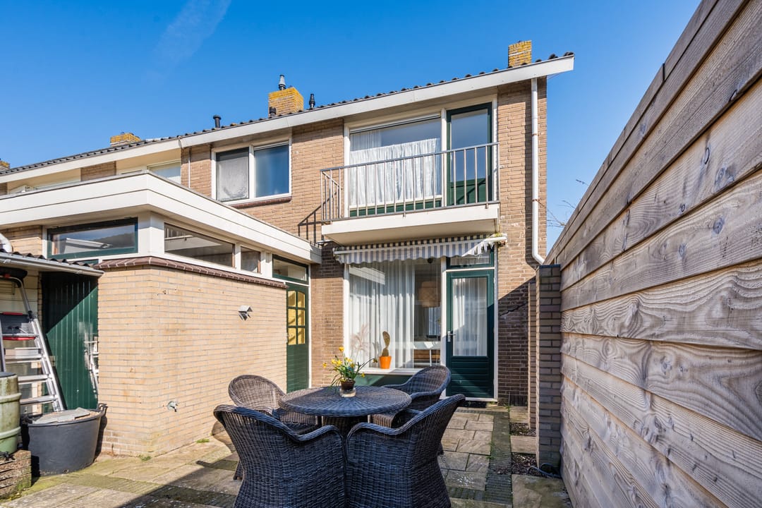 End house with summer house near the beach in Egmond aan Zee — 37
