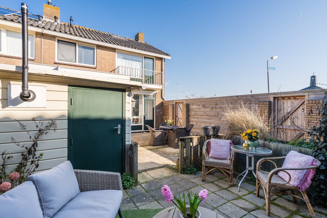 End house with summer house near the beach in Egmond aan Zee — 38
