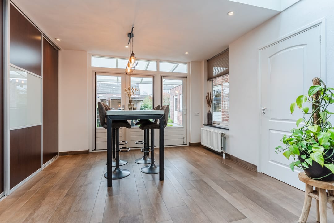 Charming semi-detached home with spacious garage and lovely garden in Nistelrode — 17