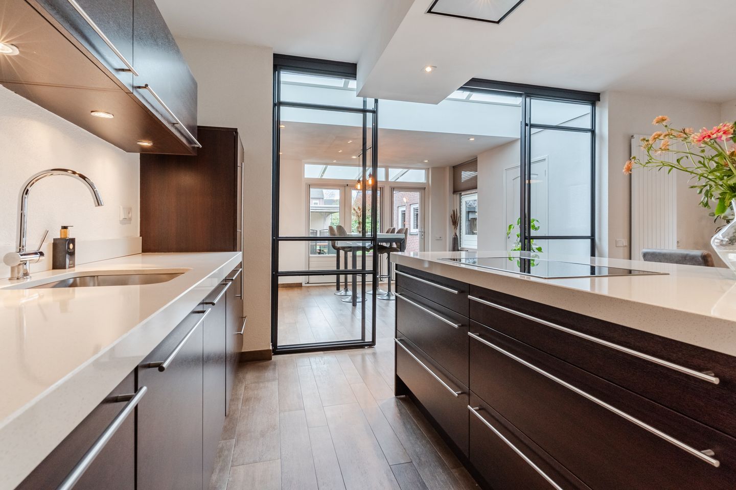 Charming semi-detached home with spacious garage and lovely garden in Nistelrode — 25
