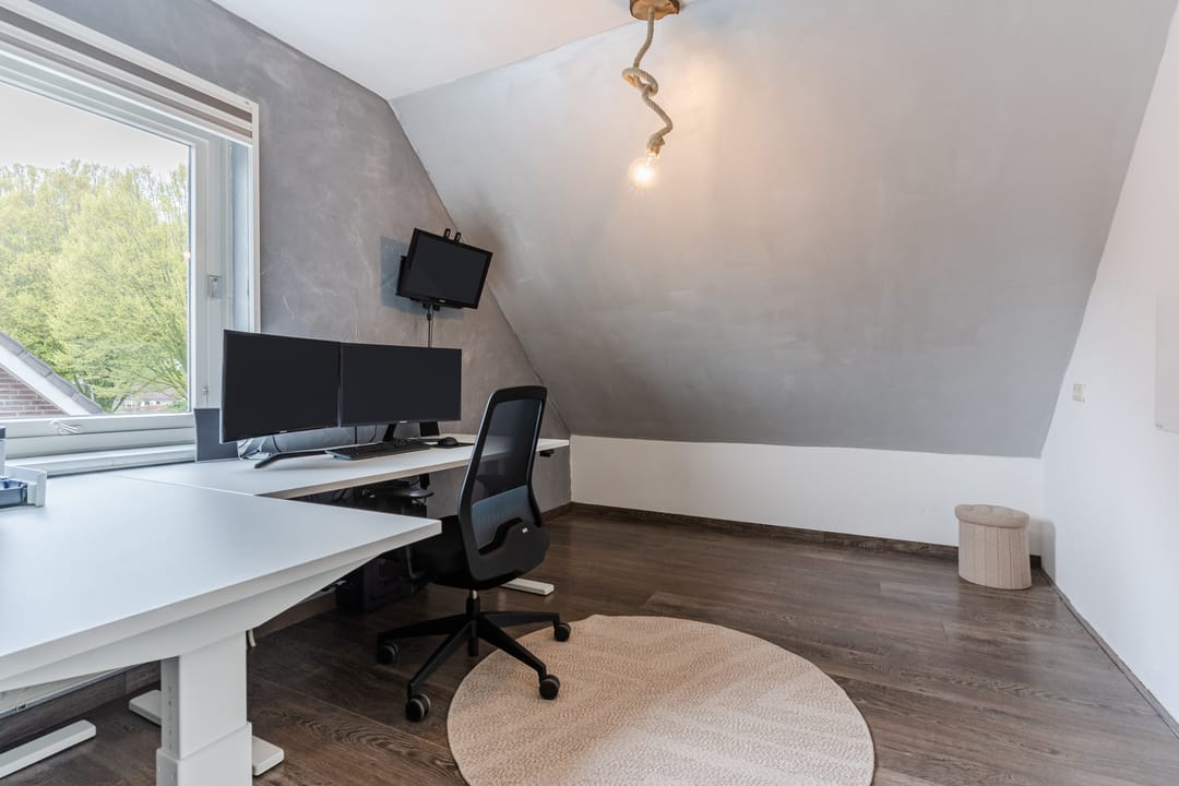 Charming semi-detached home with spacious garage and lovely garden in Nistelrode — 37