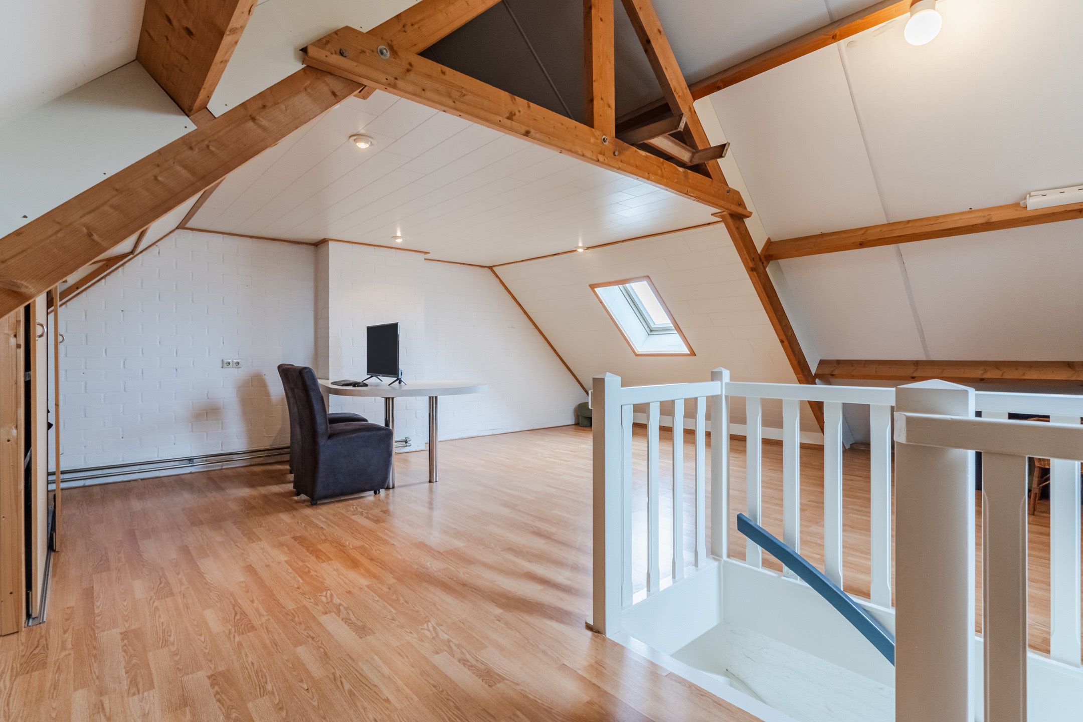 Charming semi-detached home with spacious garage and lovely garden in Nistelrode — 42