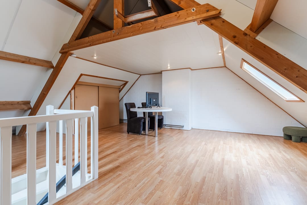 Charming semi-detached home with spacious garage and lovely garden in Nistelrode — 46