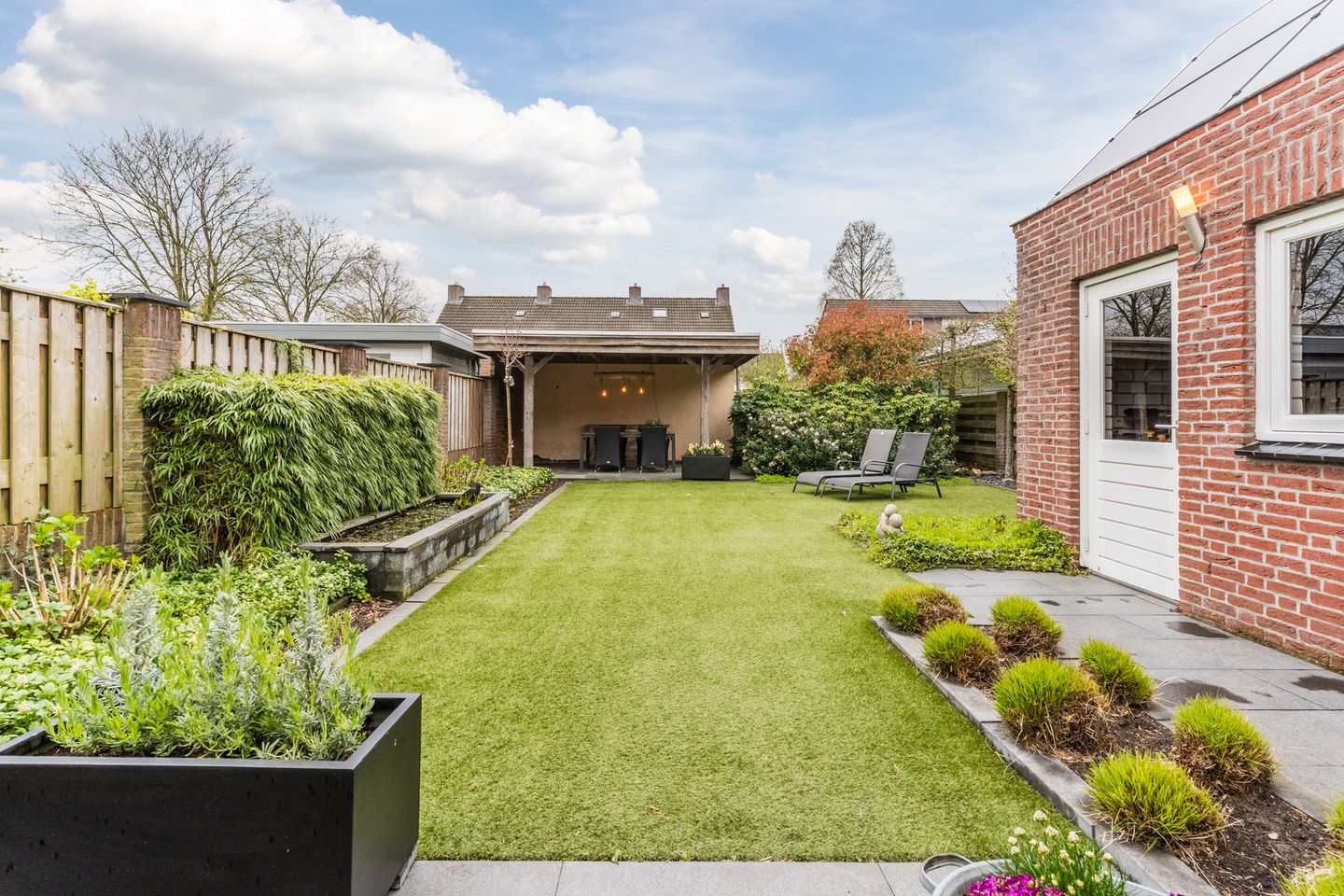 Charming semi-detached home with spacious garage and lovely garden in Nistelrode — 49