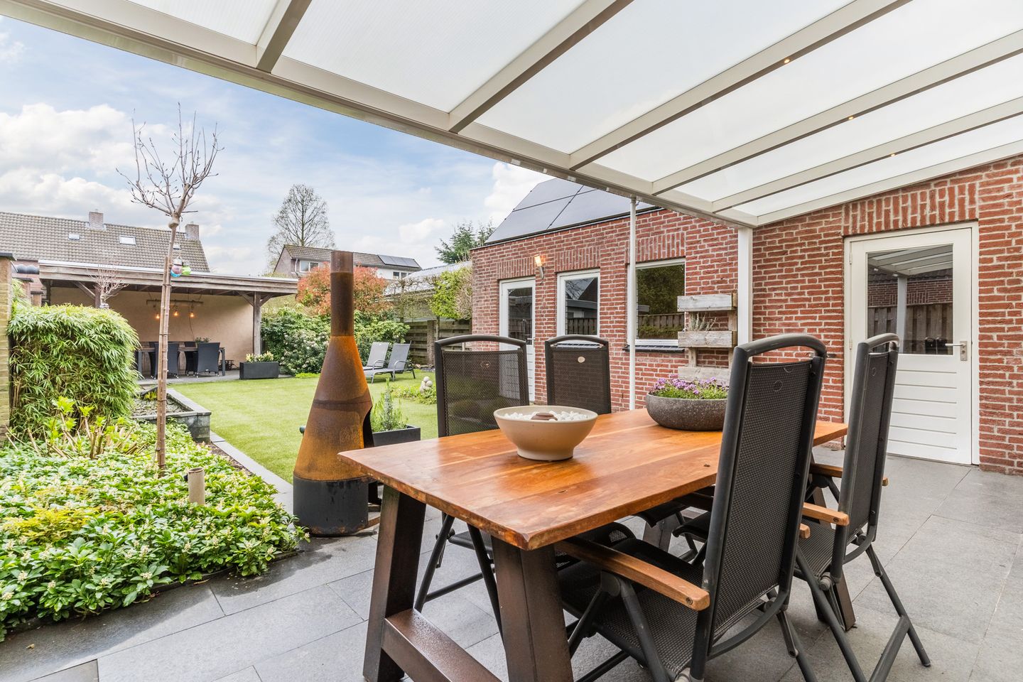 Charming semi-detached home with spacious garage and lovely garden in Nistelrode — 50