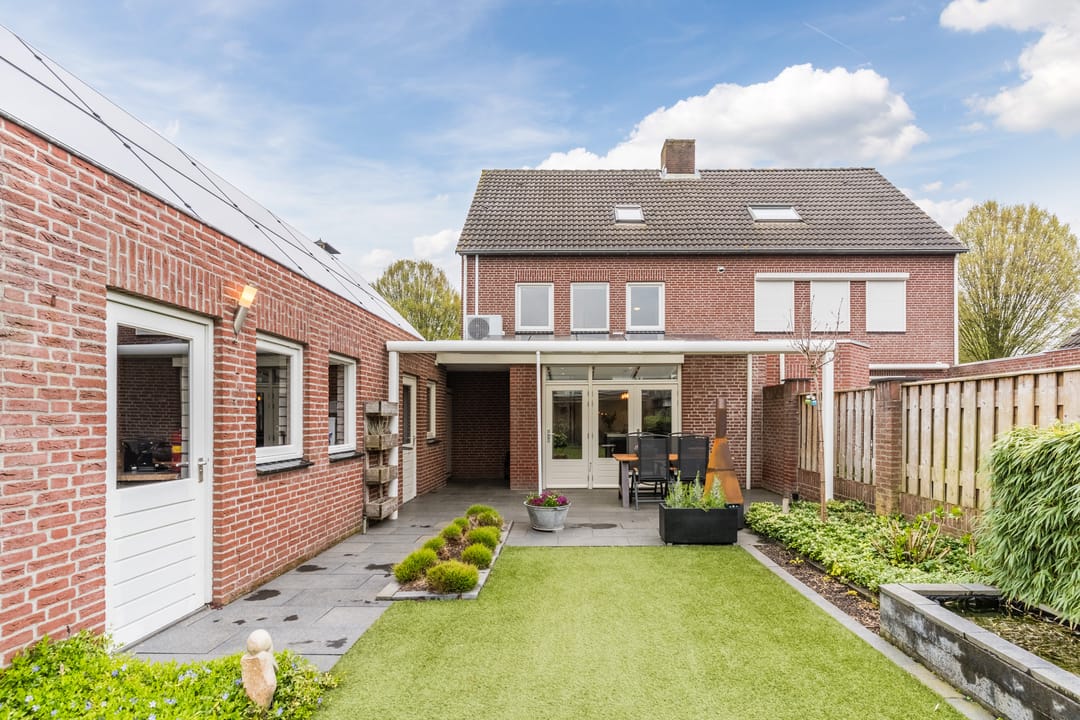 Charming semi-detached home with spacious garage and lovely garden in Nistelrode — 56