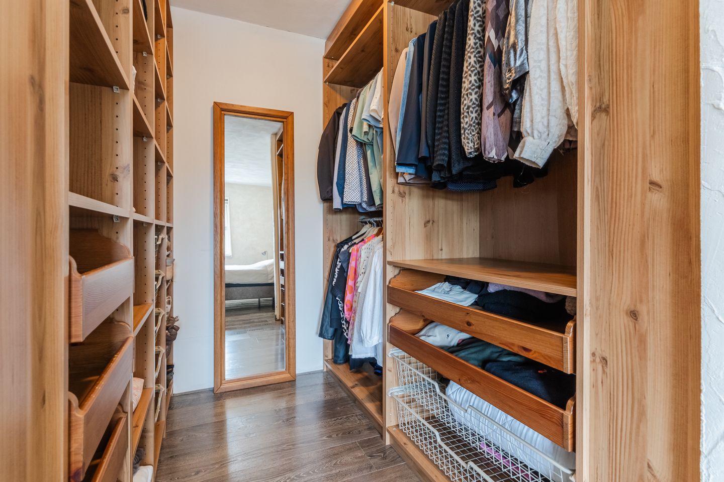 Charming semi-detached home with spacious garage and lovely garden in Nistelrode — 34