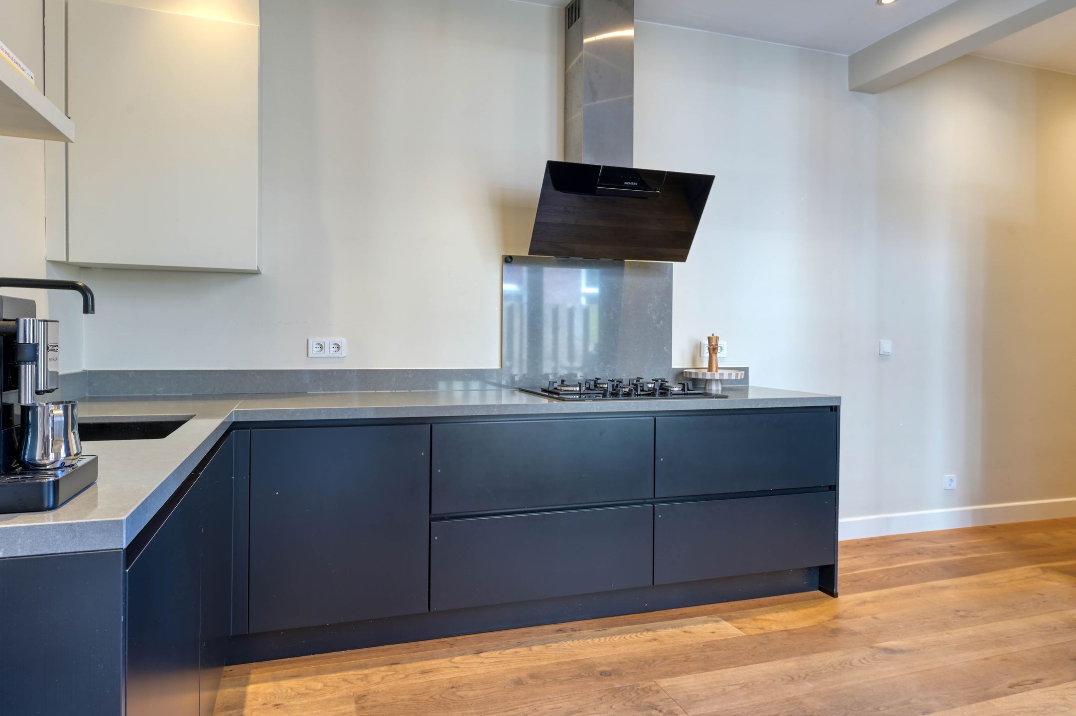 Foto 36 van De Constant Rebecquestraat 60