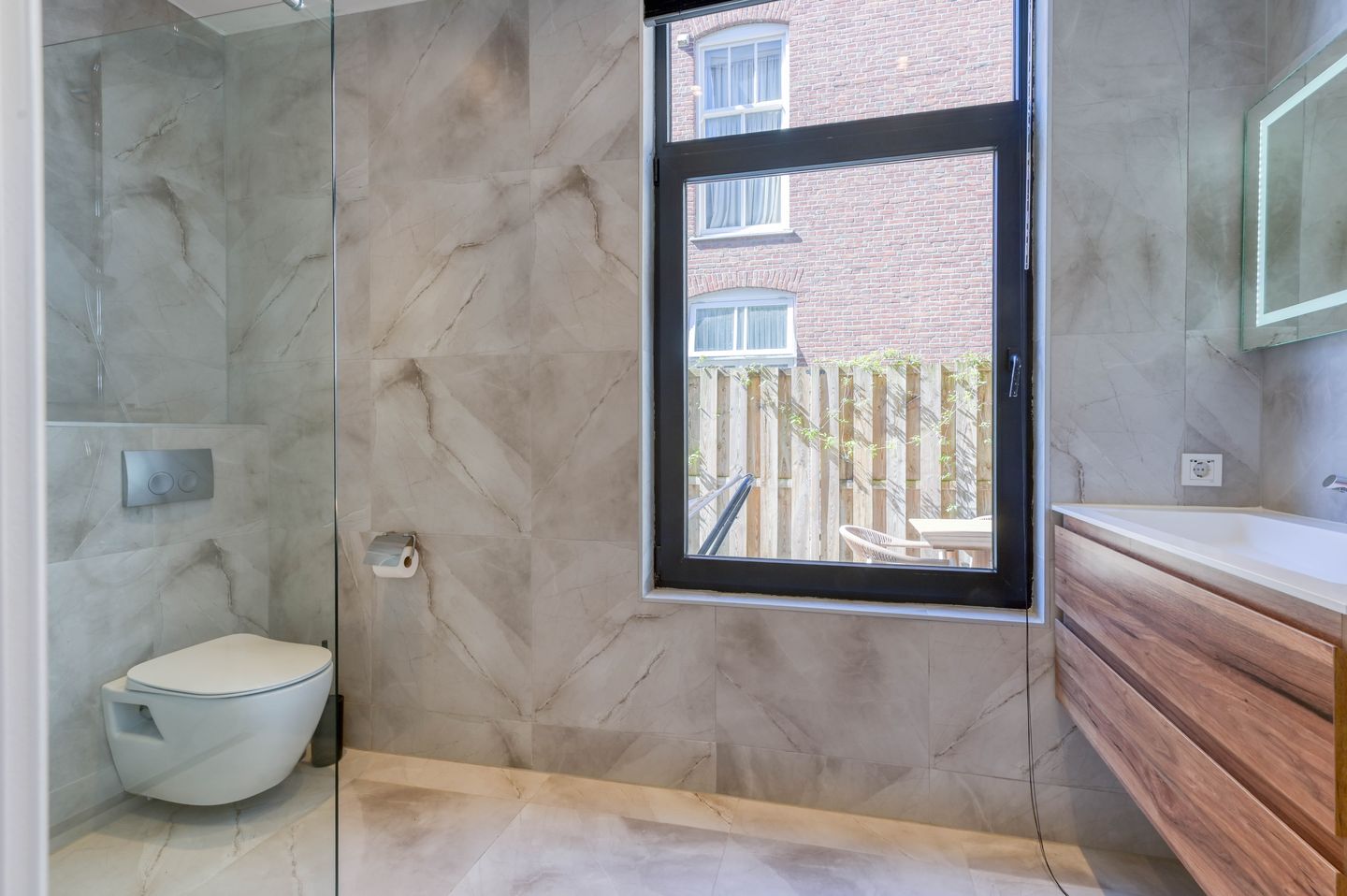 Foto 49 van De Constant Rebecquestraat 60