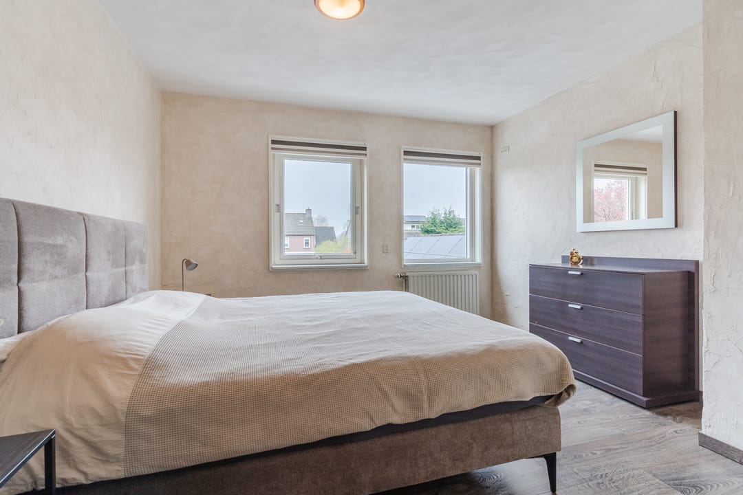 Charming semi-detached home with spacious garage and lovely garden in Nistelrode — 31