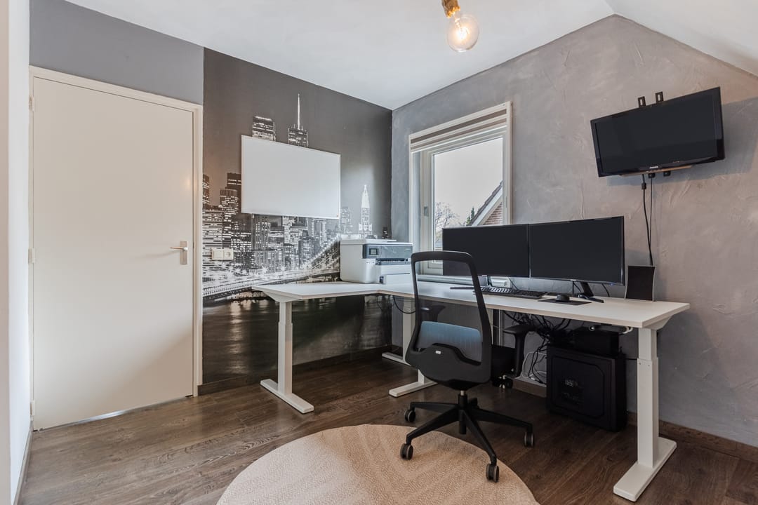 Charming semi-detached home with spacious garage and lovely garden in Nistelrode — 38