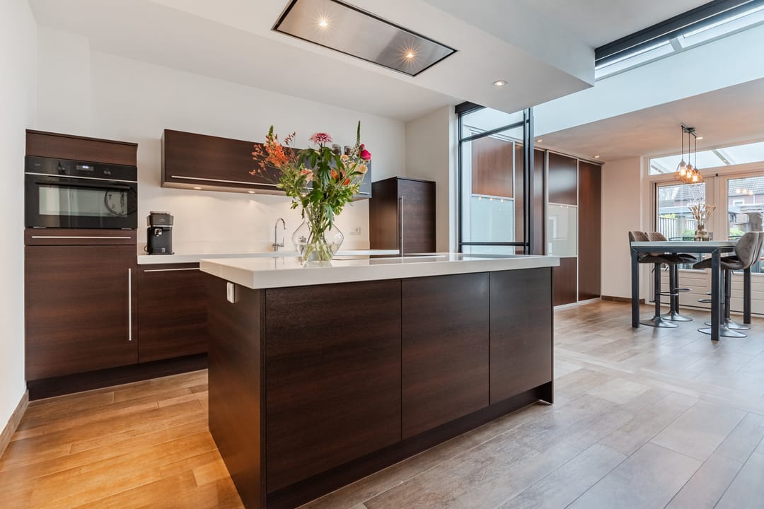 Charming semi-detached home with spacious garage and lovely garden in Nistelrode — 22