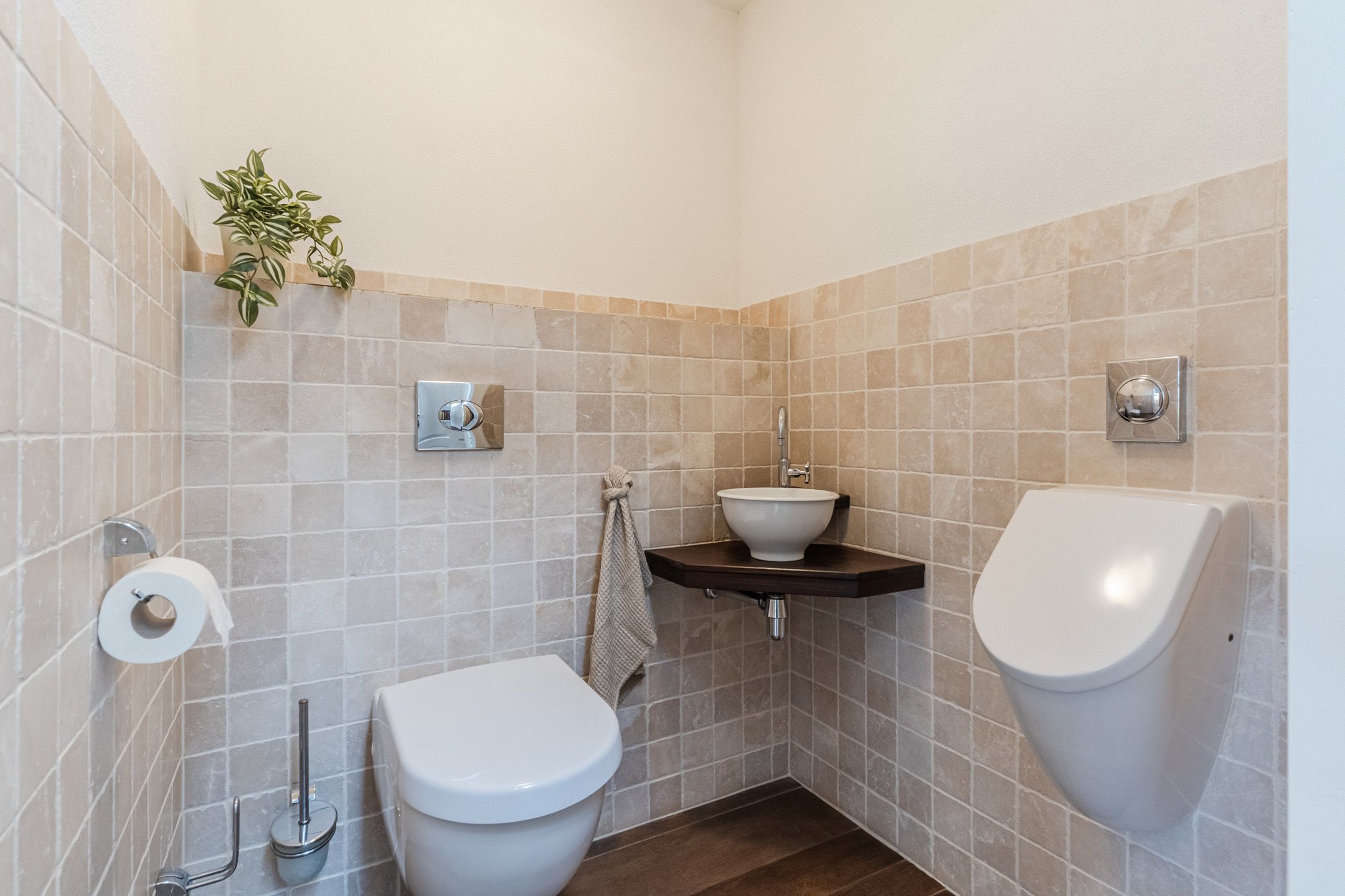 Charming semi-detached home with spacious garage and lovely garden in Nistelrode — 27