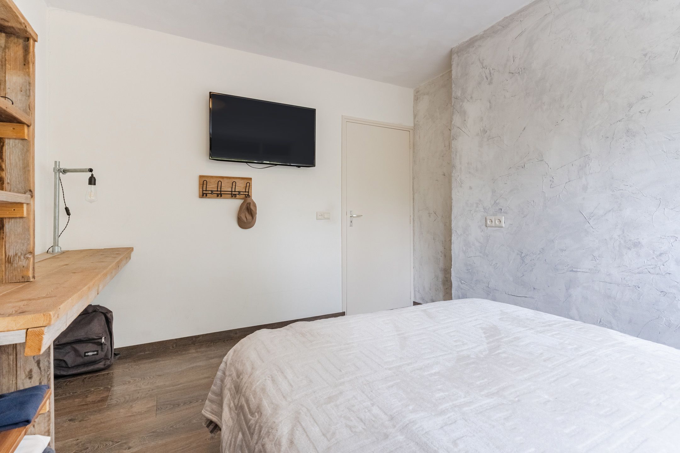 Charming semi-detached home with spacious garage and lovely garden in Nistelrode — 36