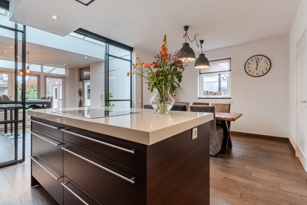 Charming semi-detached home with spacious garage and lovely garden in Nistelrode — 26