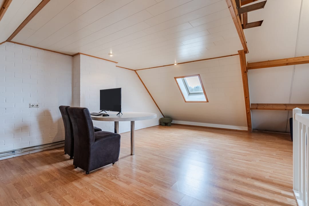 Charming semi-detached home with spacious garage and lovely garden in Nistelrode — 43