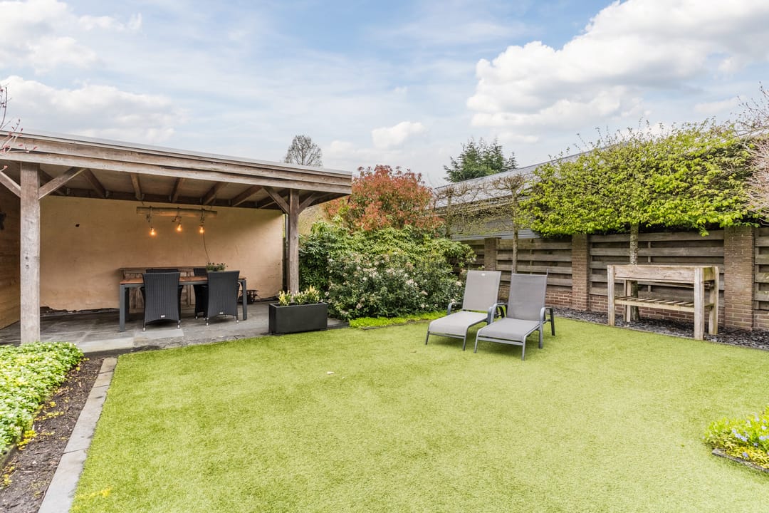 Charming semi-detached home with spacious garage and lovely garden in Nistelrode — 52