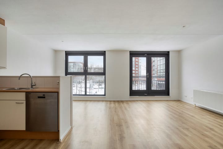 Photo 3 of Middeldijkerplein 201