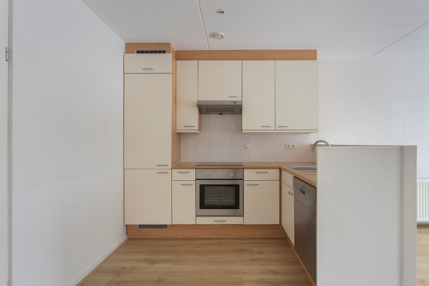 Photo 5 of Middeldijkerplein 201