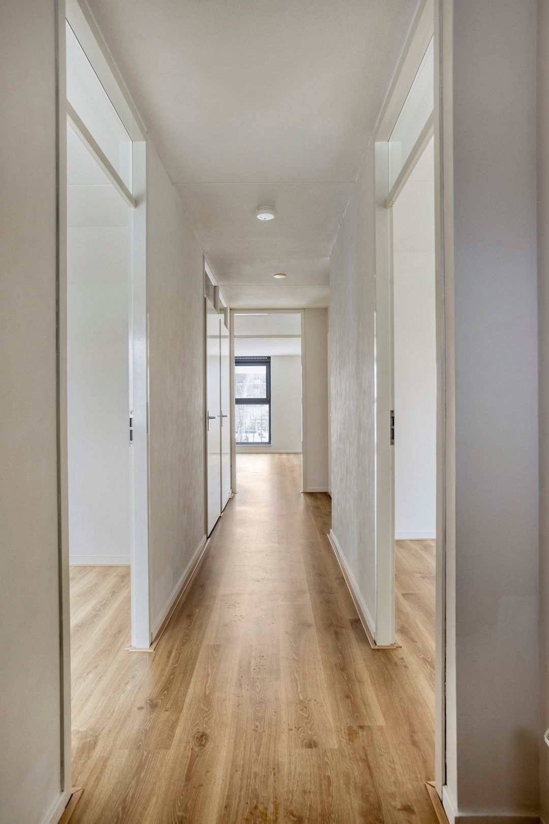 Photo 8 of Middeldijkerplein 201