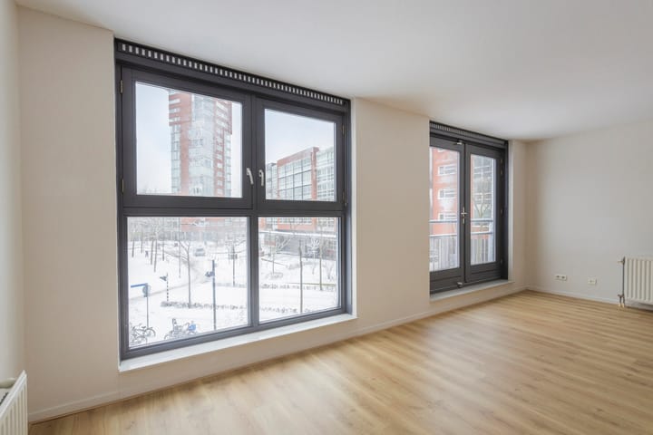 Photo 2 of Middeldijkerplein 201