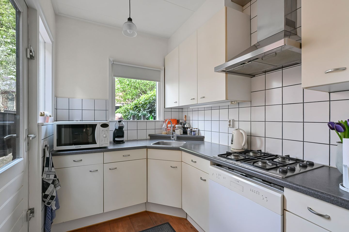 Characterful terraced house with three bedrooms and sunny southwest garden — 14