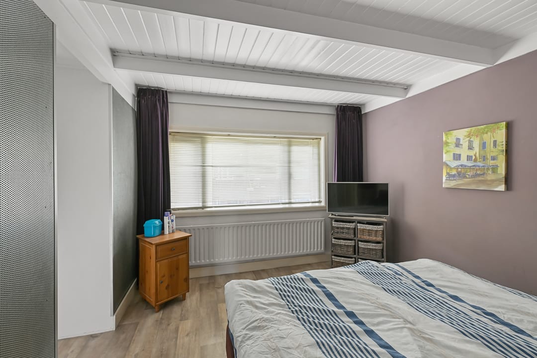 Characterful terraced house with three bedrooms and sunny southwest garden — 22