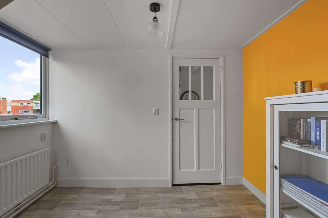 Characterful terraced house with three bedrooms and sunny southwest garden — 23
