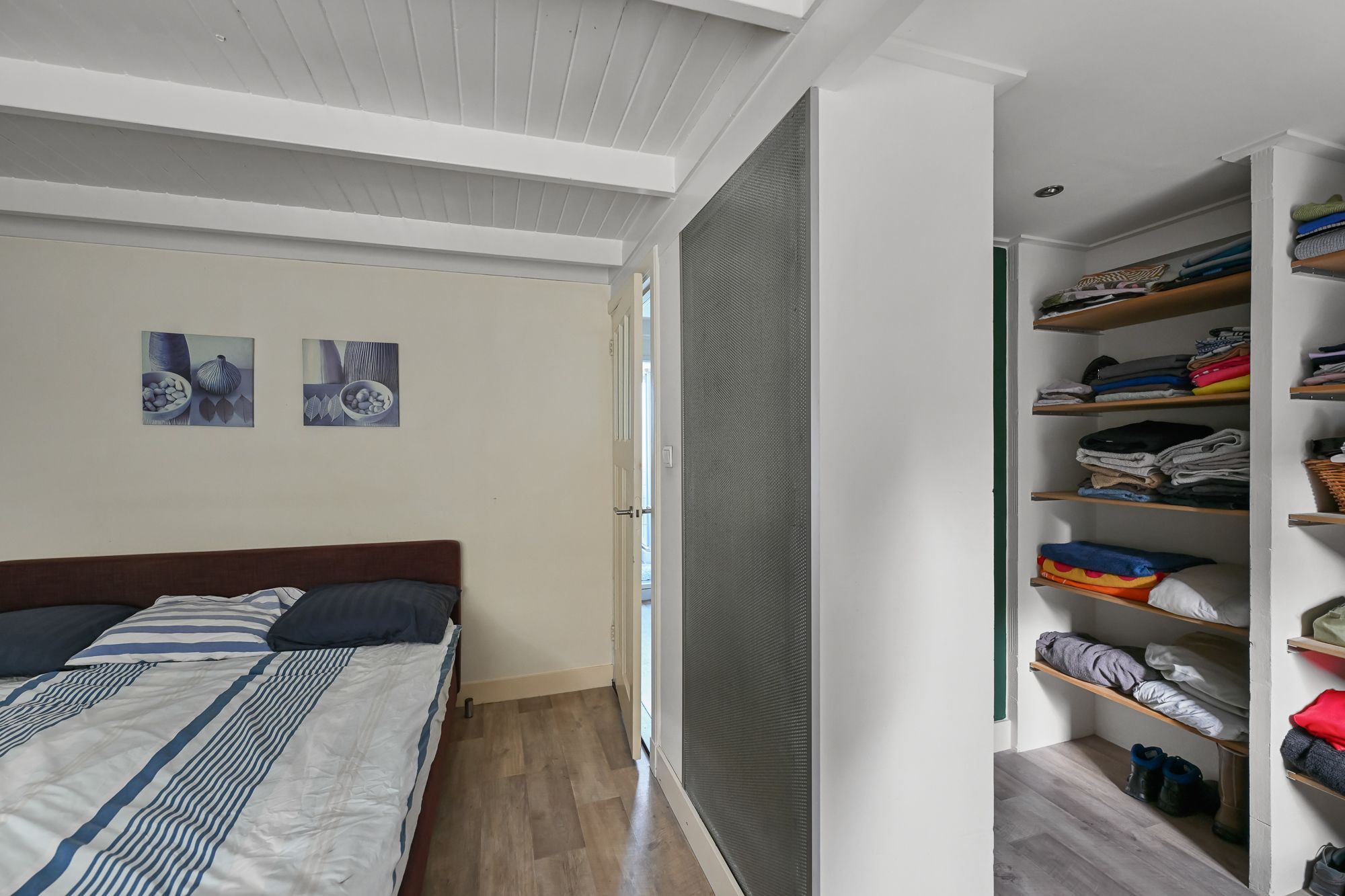 Characterful terraced house with three bedrooms and sunny southwest garden — 21