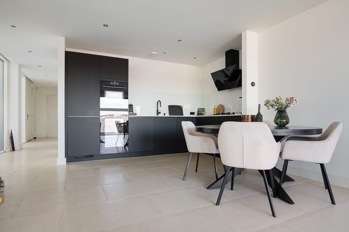 Photo 2 of Marktlaan 13-C