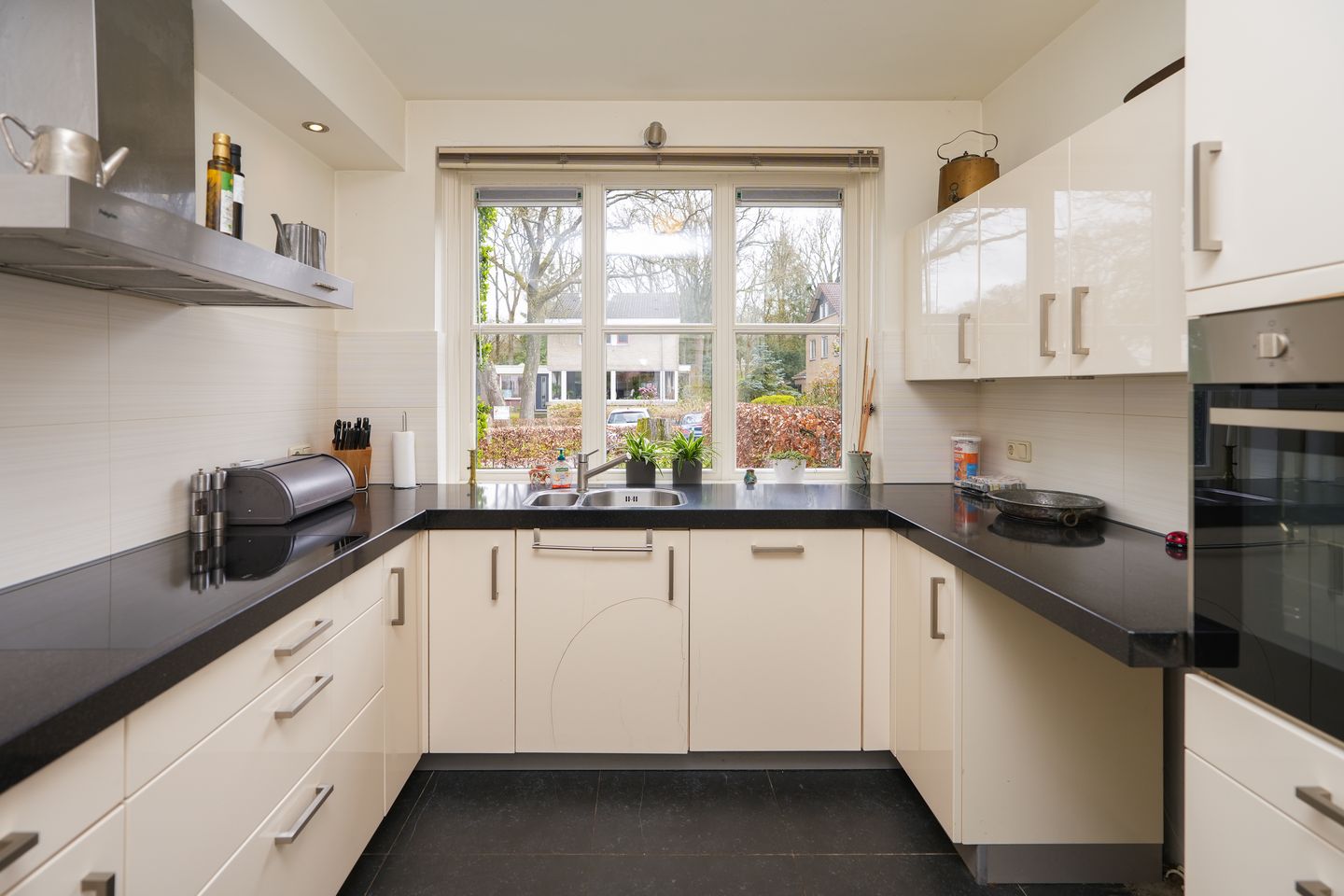 Foto 10 van Moses en Aäronlaan 21