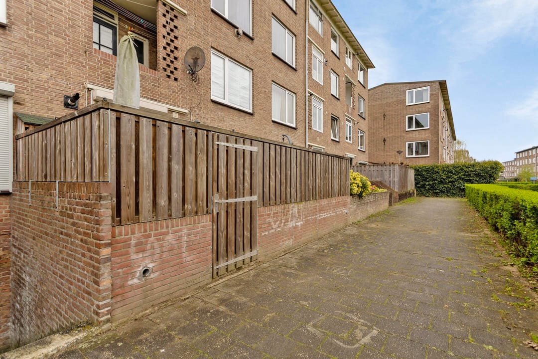Beautiful Apartment with Front and Back Garden in Hazenkamp — 28