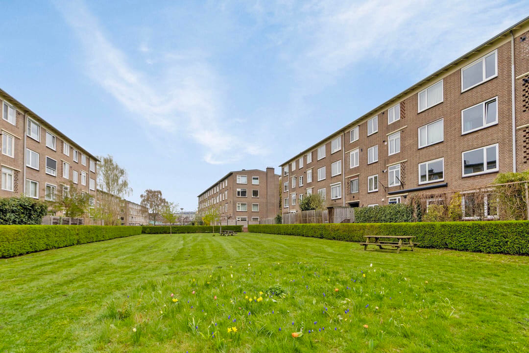Beautiful Apartment with Front and Back Garden in Hazenkamp — 31