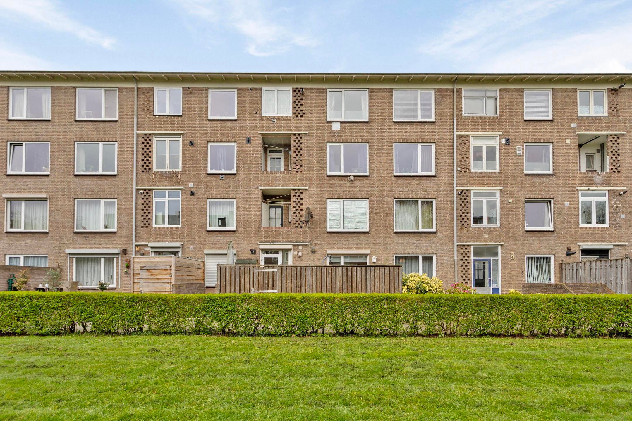 Beautiful Apartment with Front and Back Garden in Hazenkamp — 30
