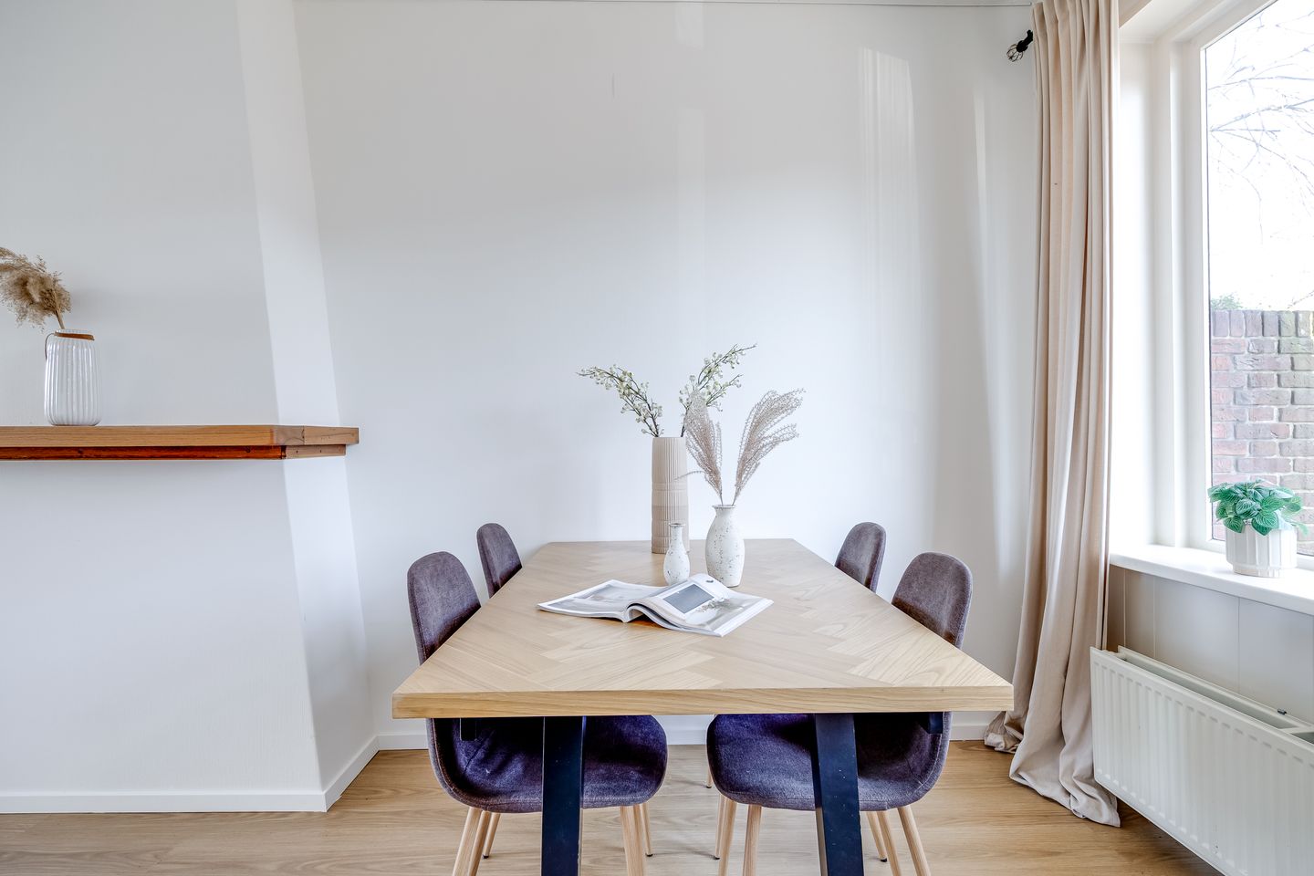 Spacious Upper Apartment with Three Bedrooms and Terrace — 14