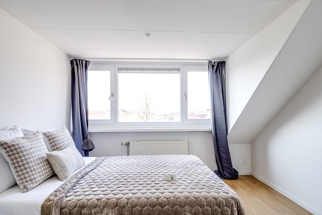 Spacious Upper Apartment with Three Bedrooms and Terrace — 22