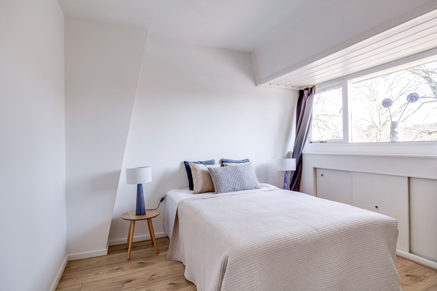 Spacious Upper Apartment with Three Bedrooms and Terrace — 25