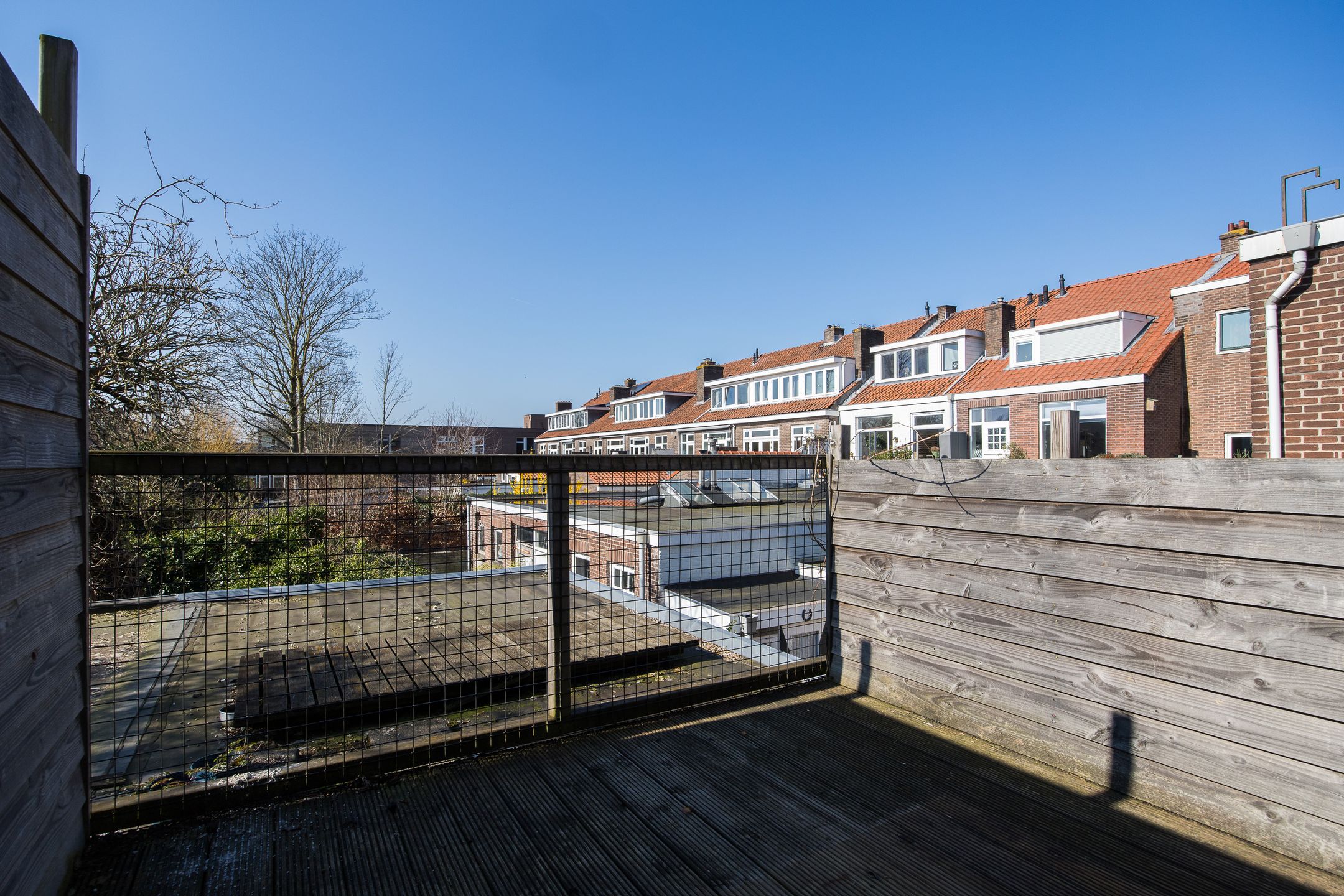 Spacious Upper Apartment with Three Bedrooms and Terrace — 36