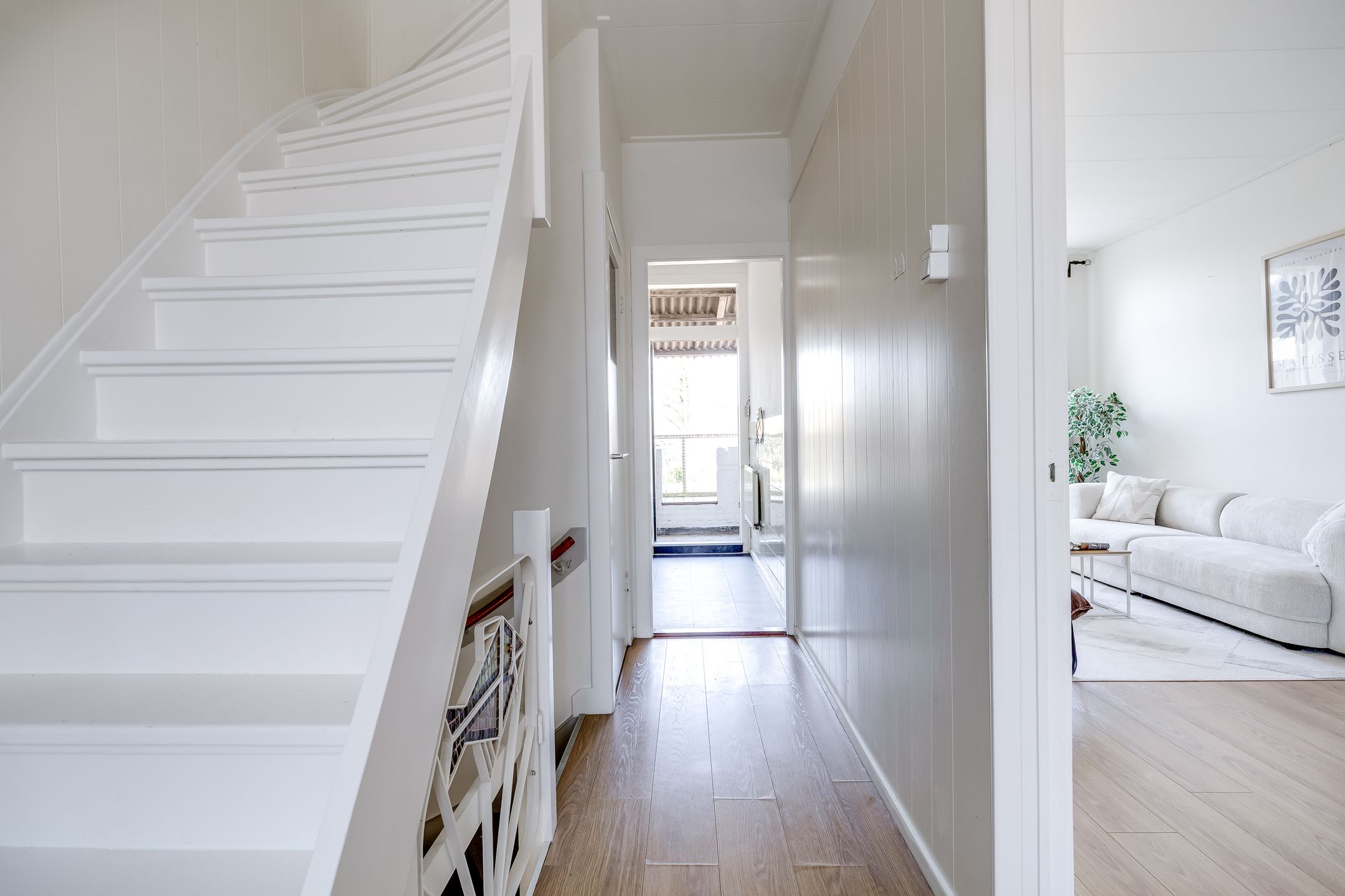 Spacious Upper Apartment with Three Bedrooms and Terrace — 15