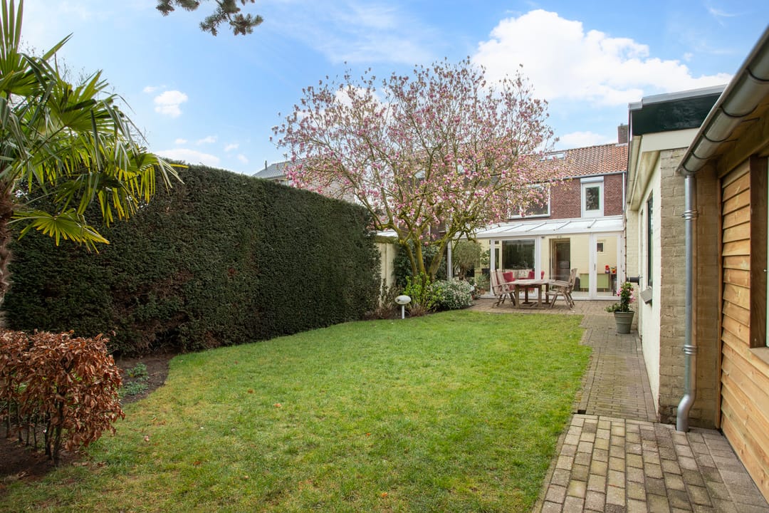 Spacious semi-detached home with guest annex in charming Veldhoven Zeelst — 31