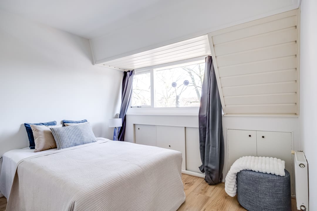 Spacious Upper Apartment with Three Bedrooms and Terrace — 26