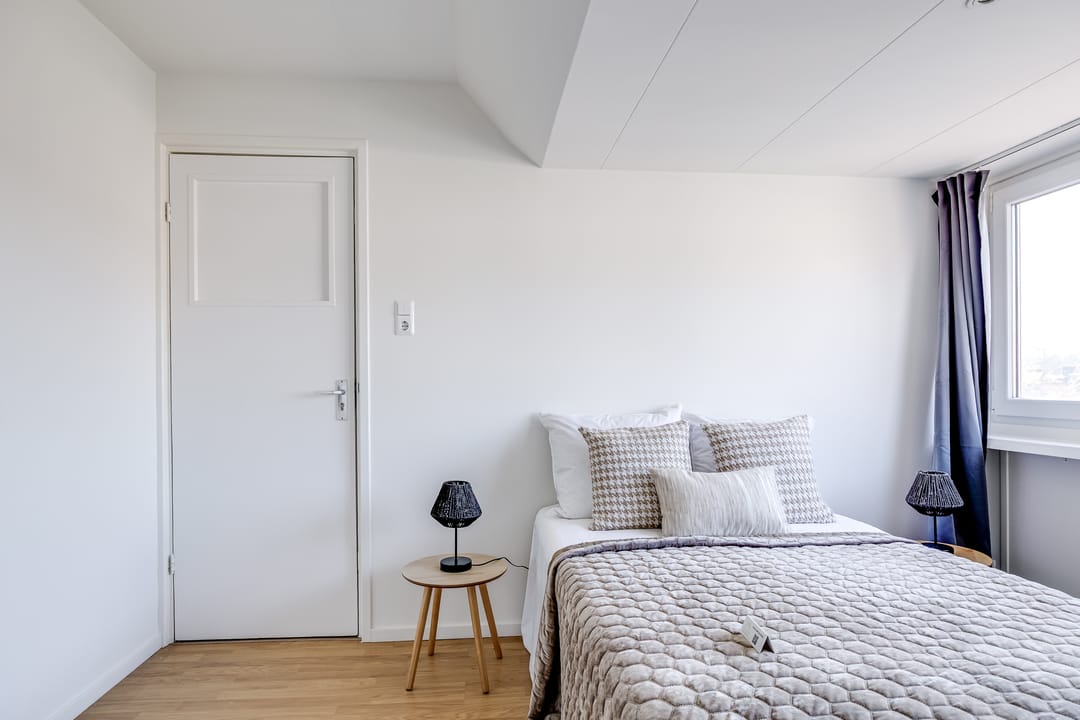 Spacious Upper Apartment with Three Bedrooms and Terrace — 23