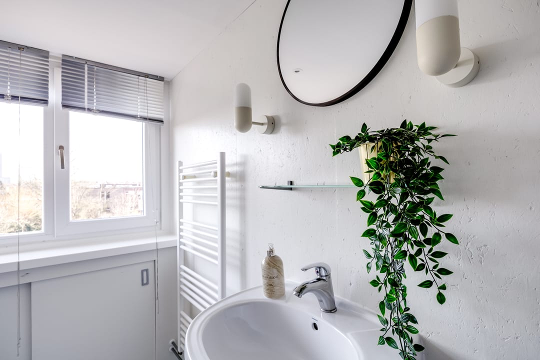 Spacious Upper Apartment with Three Bedrooms and Terrace — 31