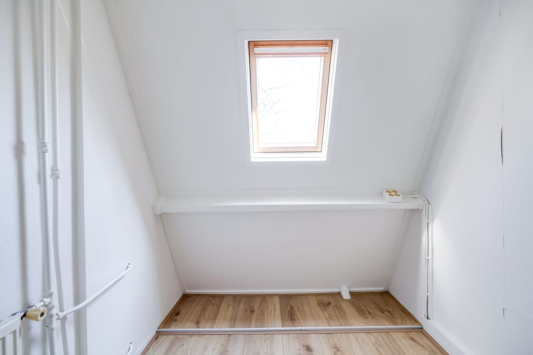 Spacious Upper Apartment with Three Bedrooms and Terrace — 28
