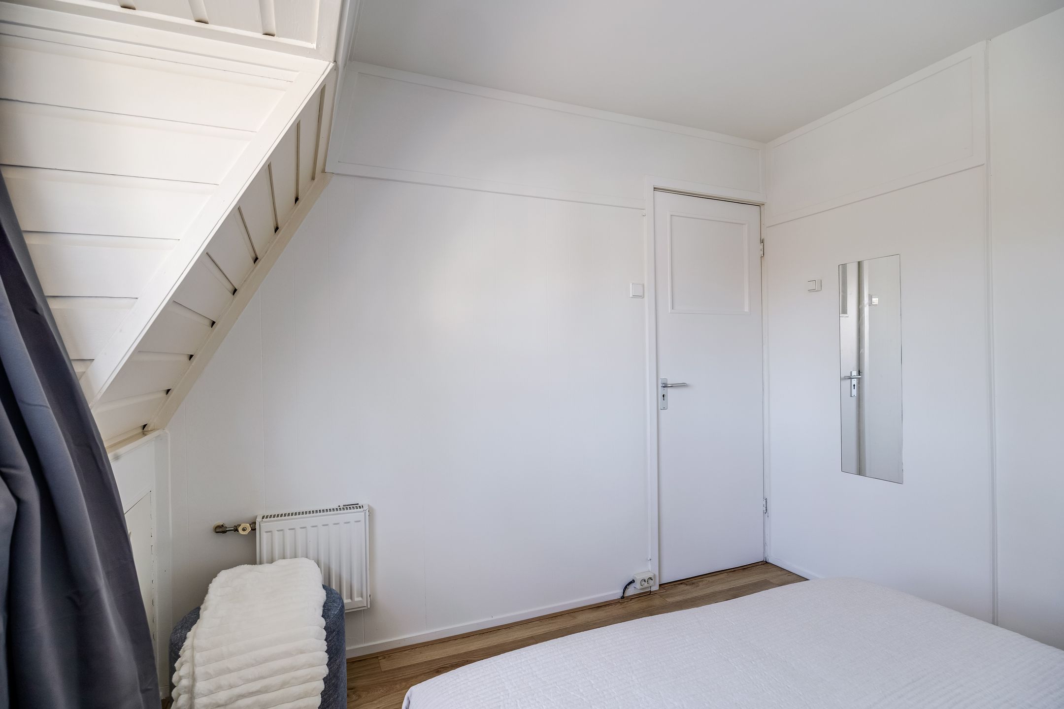 Spacious Upper Apartment with Three Bedrooms and Terrace — 27