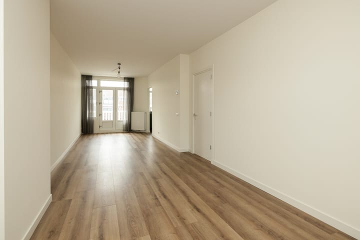 Photo 2 of Pisuissestraat 71