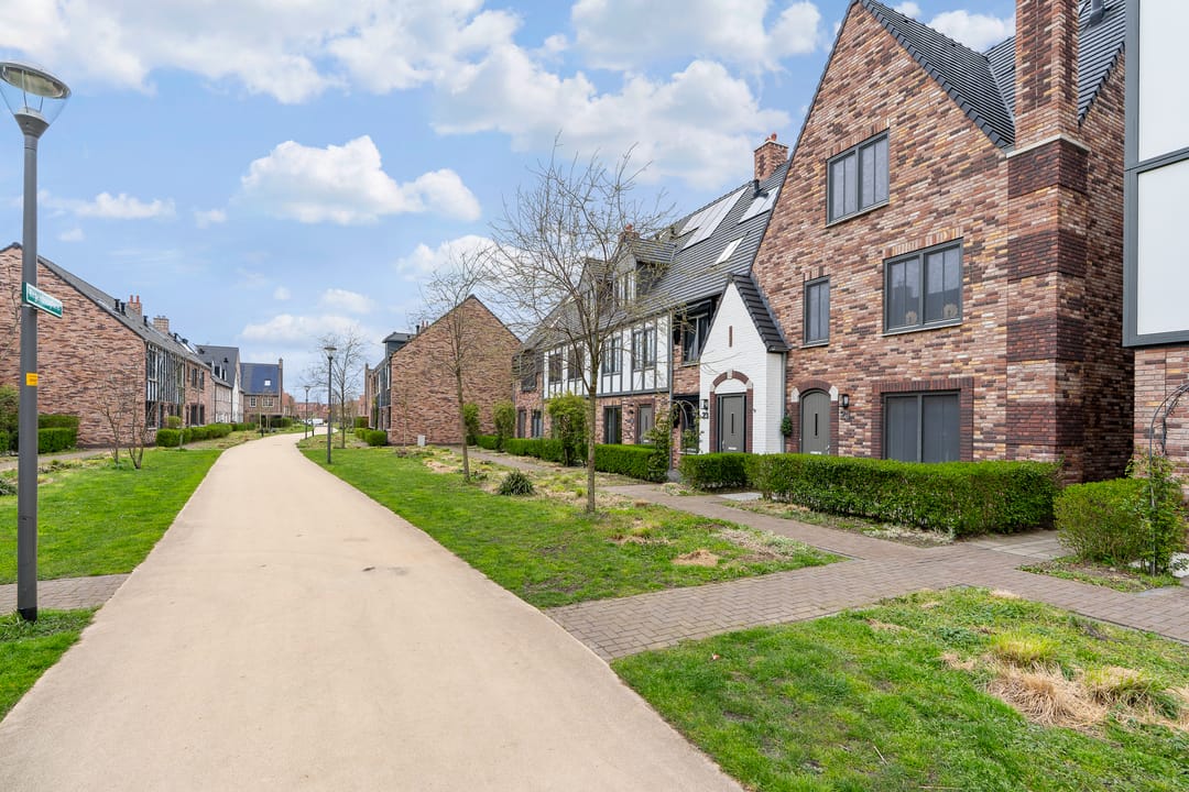 Modern Corner House with 5 Bedrooms and 2 Parking Spots in Sustainable Park Triangel, Waddinxveen — 32