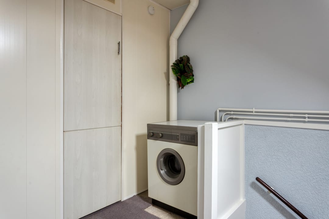 Spacious and Well-Maintained Family Home with 4 Bedrooms in Hellevoetsluis — 28