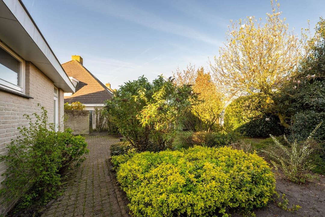 Spacious detached family home with 5 bedrooms, ground-floor suite and garage in Tolberg — 43