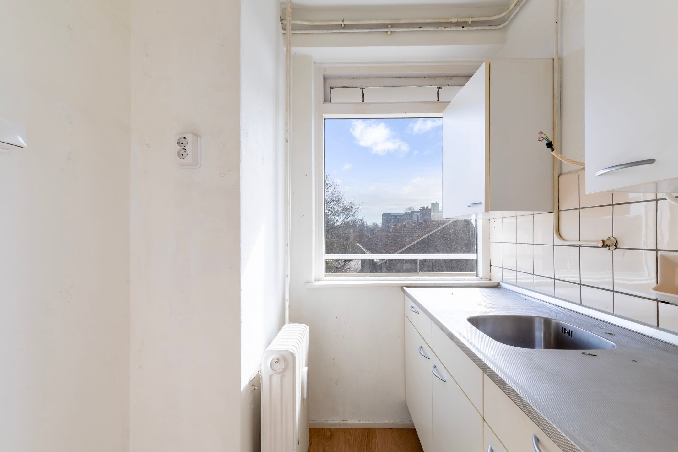 Corner Apartment with Water View and Renovation Potential in Dordrecht — 15